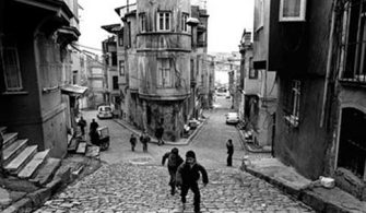 Almanya’dan Dayısı Gelen Çocuk Paranoyası