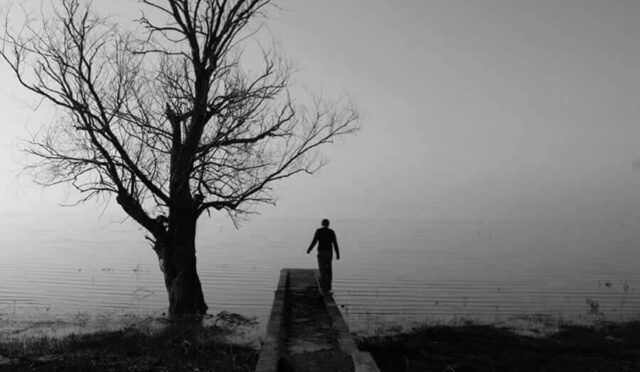 Şiir: Gözlerini Kapa