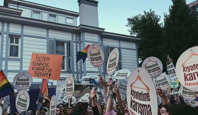 Feminizm Tarihine Kısa Bir Bakış